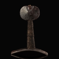 Medieval iron sword pommel, Oakeshott Type H1